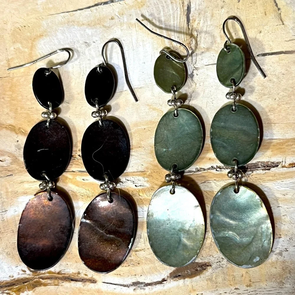 Set/2 Dyed Shells Brown/ Green Dangling Earrings